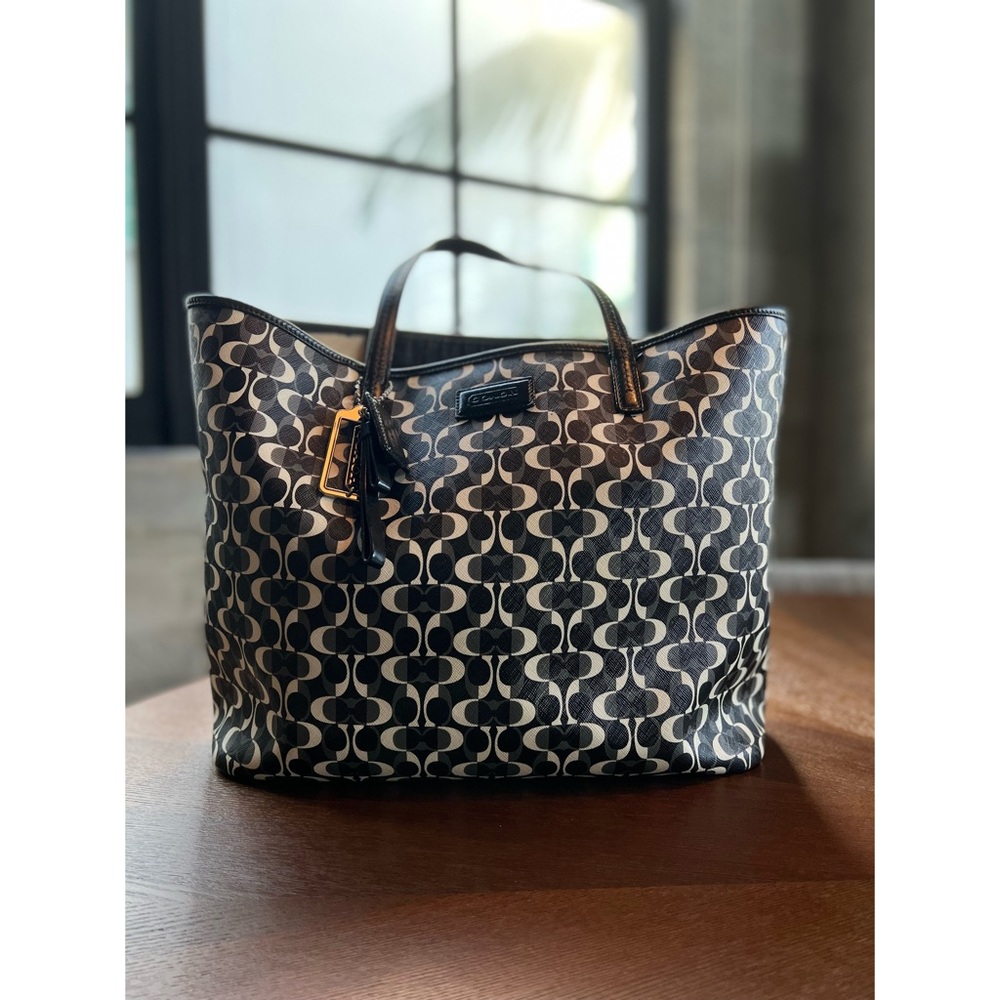 Coach Signature Park Metro Shopper Tote